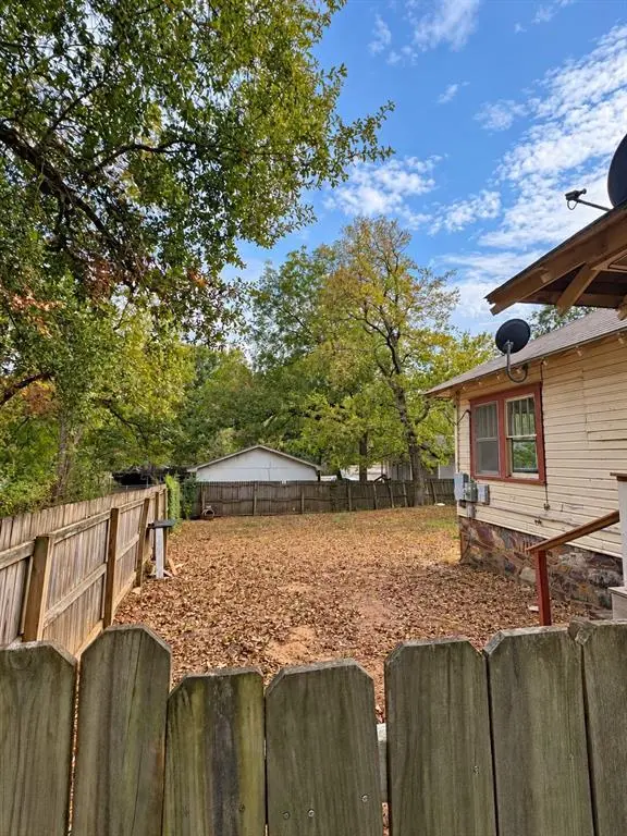 404 E Kiamichi ST, Hugo, OK 74743
