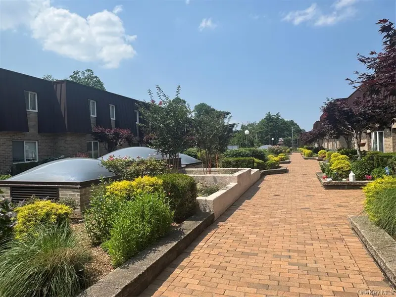 200 Hilton AVE #30, Hempstead, NY 11550