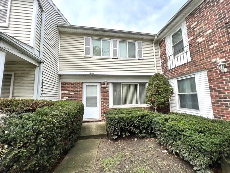400 Wellington LN, Bolingbrook, IL 60440
