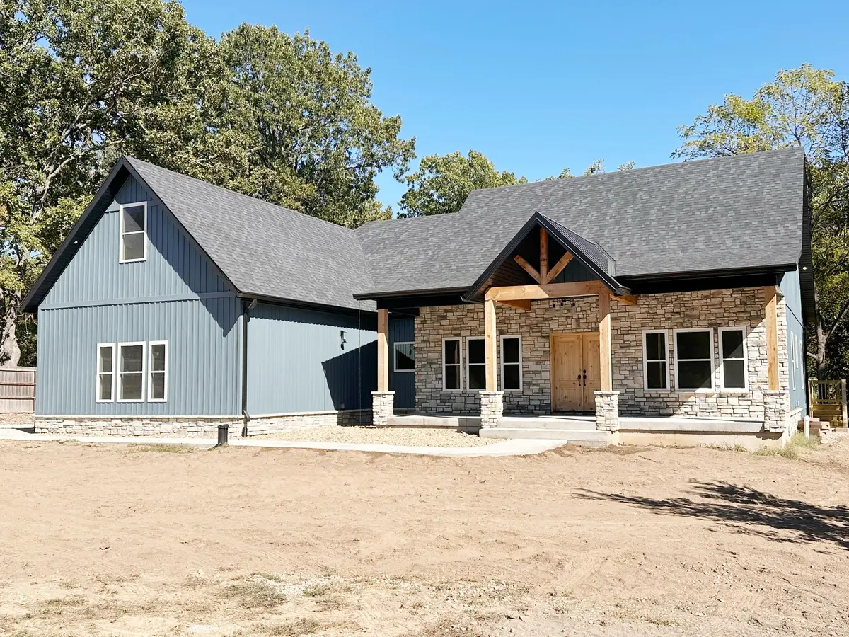 2094 N Farm Road 241, Strafford, MO 65757