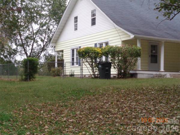5 Ferguson ST, Granite Falls, NC 28630
