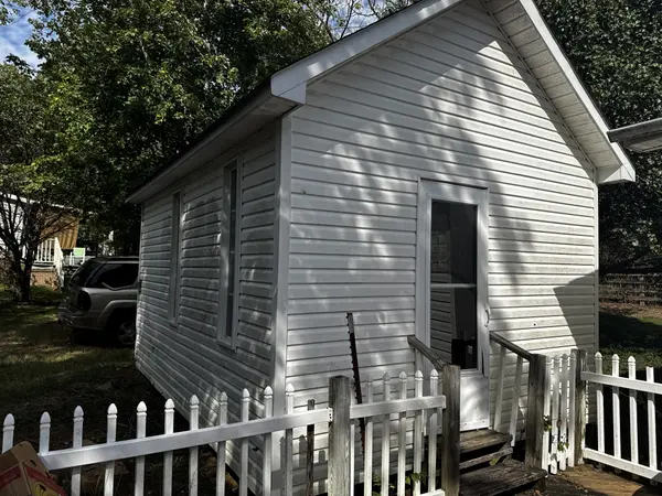 615 Adams Loop, Tennessee Ridge, TN 37178