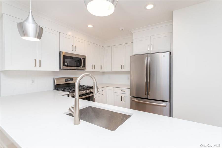 121 Fisher AVE #5, White Plains, NY 10606