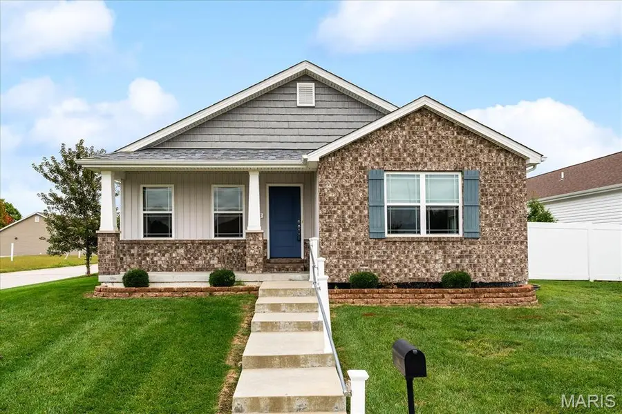 1768 Old Park LN, Swansea, IL 62226