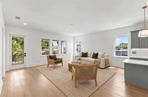 3534 OVERLOOK DR NE, St Petersburg, FL 33703