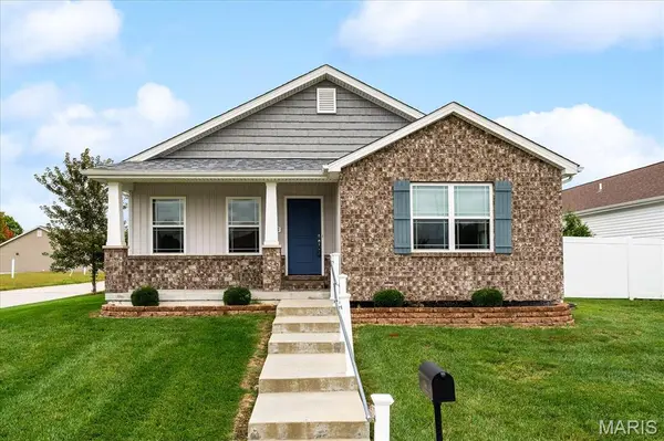 1768 Old Park LN, Swansea, IL 62226