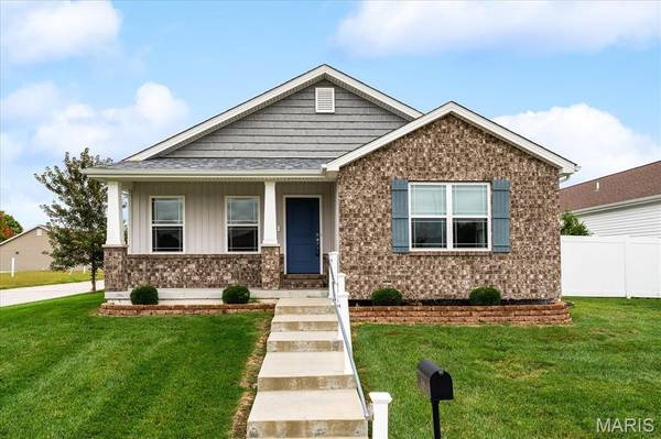 1768 Old Park LN, Swansea, IL 62226