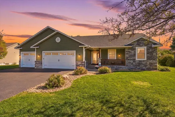 1328 Creekwood DR, New Richmond, WI 54017