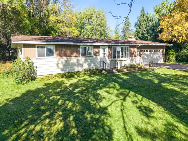 1055 10th AVE, Cumberland, WI 54829