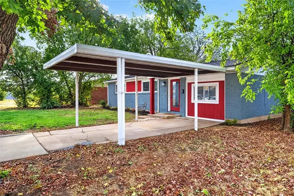 604 SW 14th ST, Moore, OK 73160