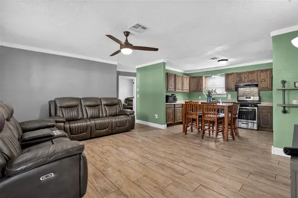 604 SW 14th ST, Moore, OK 73160