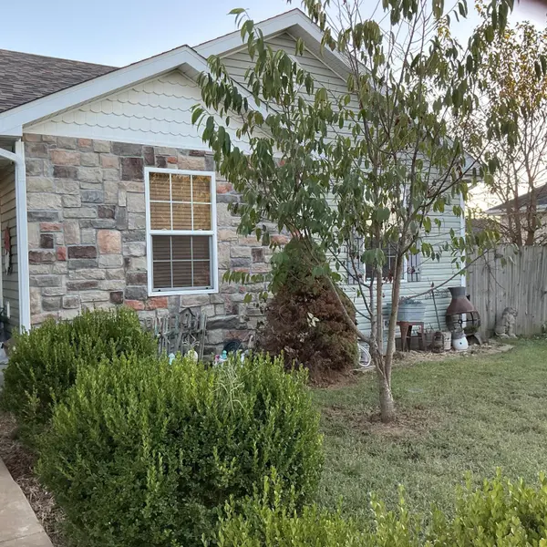 780 E Laird ST, Bolivar, MO 65613