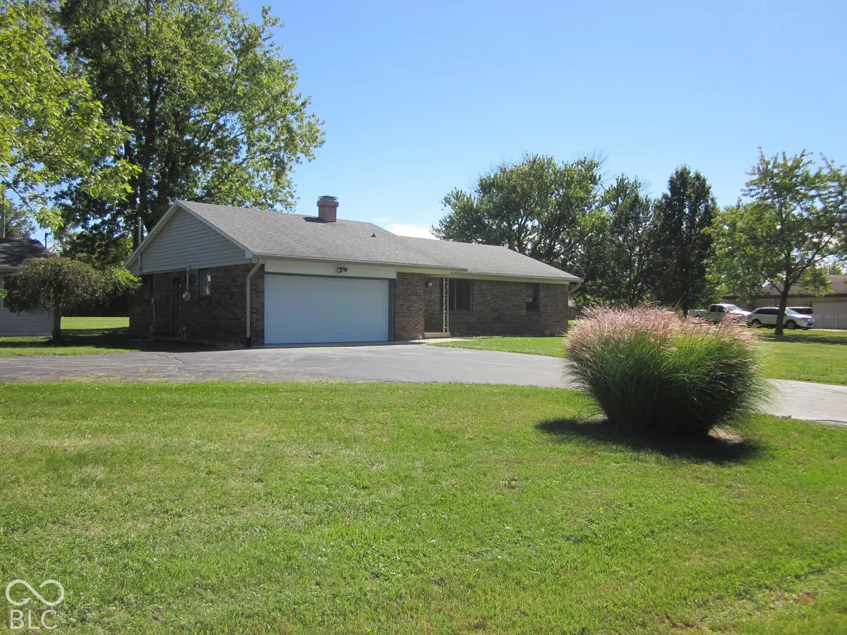 10877 N Dake Lake DR, Mooresville, IN 46158