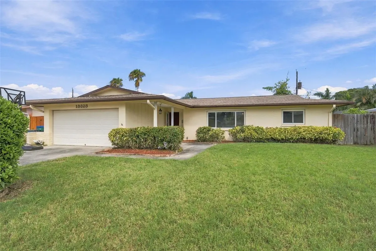 13823 WILDWOOD DR, Largo, FL 33774