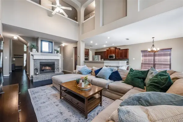 8753 Cherry Lee Lane, Lantana, TX 76226