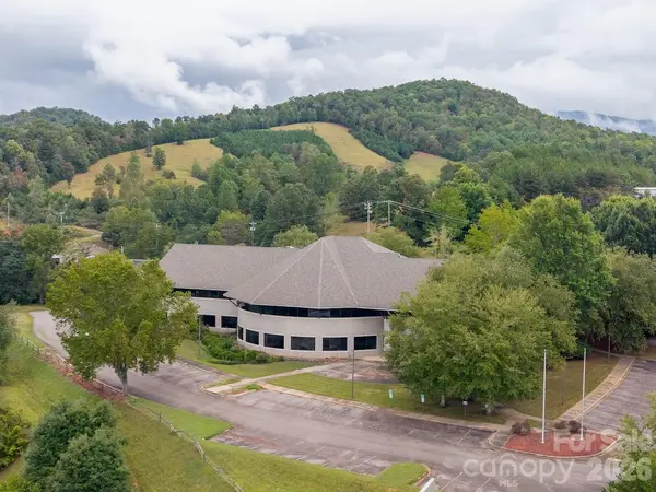 301 NP And L LOOP, Franklin, NC 28734
