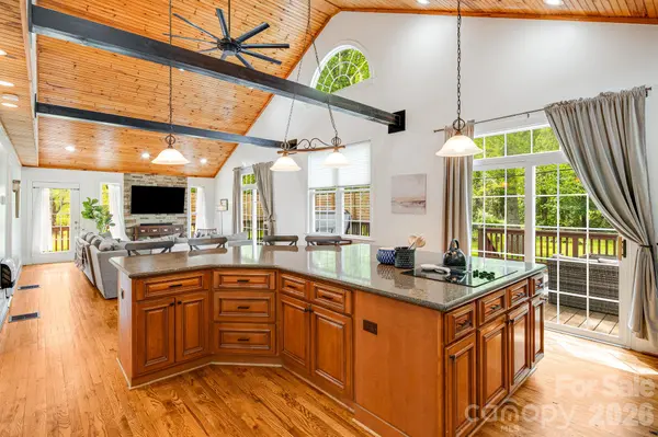 101 McFalls RD, Asheville, NC 28805