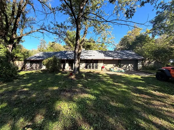 1405 Lynwood CT, Liberty, MO 64068