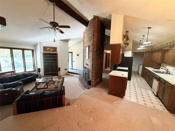 1405 Lynwood CT, Liberty, MO 64068
