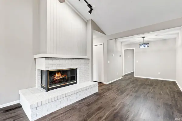 7911 Harrisburg LN, Fort Wayne, IN 46835-1238