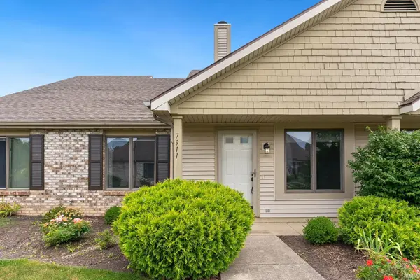 7911 Harrisburg LN, Fort Wayne, IN 46835-1238