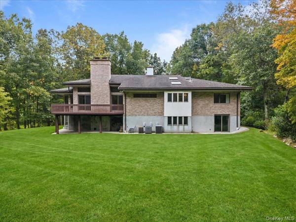 21 Tall Pines LN, Bedford Corners, NY 10549