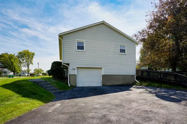 15 Rowell LN, Wappingers Falls, NY 12590