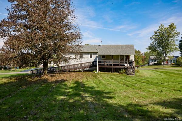 15 Rowell LN, Wappingers Falls, NY 12590