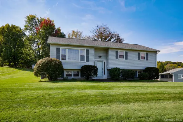 15 Rowell LN, Wappingers Falls, NY 12590