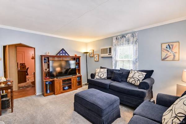 150 Franklin ST, Elmont, NY 11003