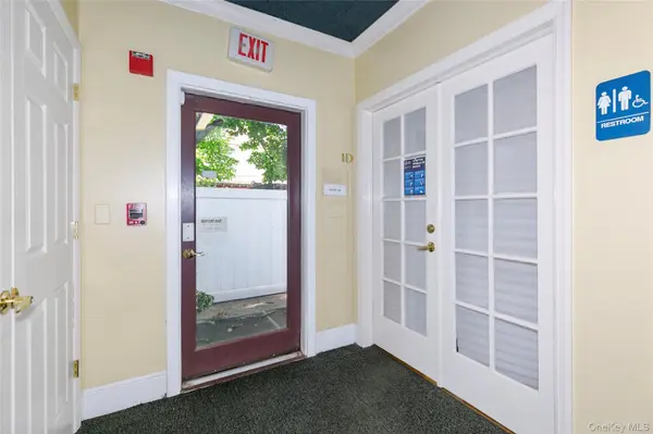 293 Castle AVE, Westbury, NY 11590