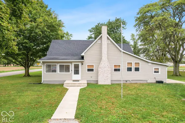 8821 N Sugar Creek AVE, Colfax, IN 46035