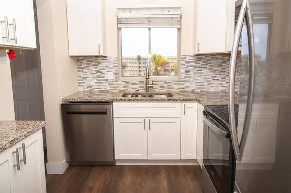 3710 LAKE BAYSHORE DR #k416, Bradenton, FL 34205