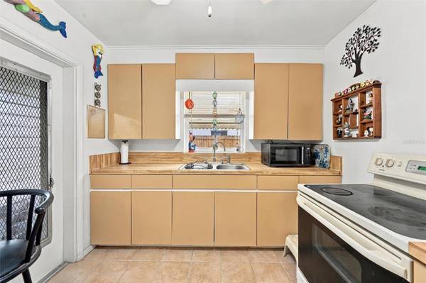 907 42ND ST W, Bradenton, FL 34205