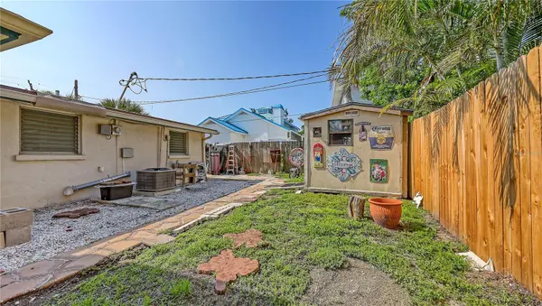 5302 LAS ROSAS, Sarasota, FL 34242