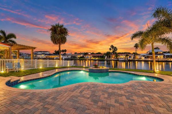 3938 VERSAILLES DR, Tampa, FL 33634