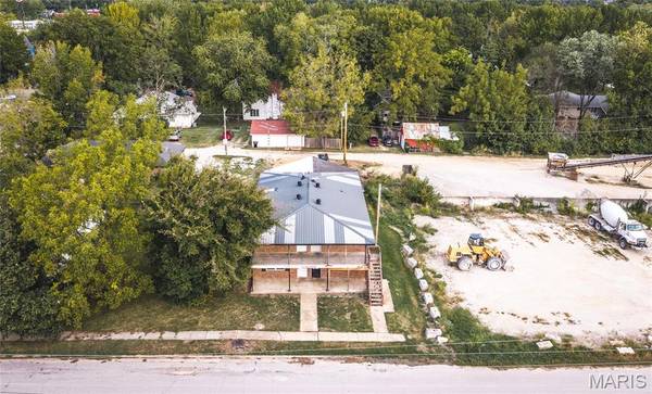 213 E Springfield ST, St James, MO 65559