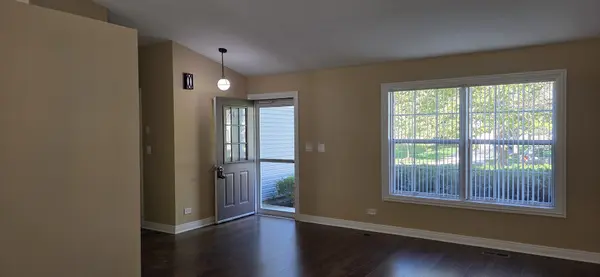 792 Trinity CT, Carol Stream, IL 60188