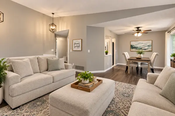 9751 Brighton LN, Eden Prairie, MN 55347