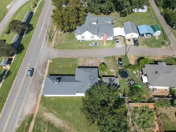 911 Main ST, Wellford, SC 29385