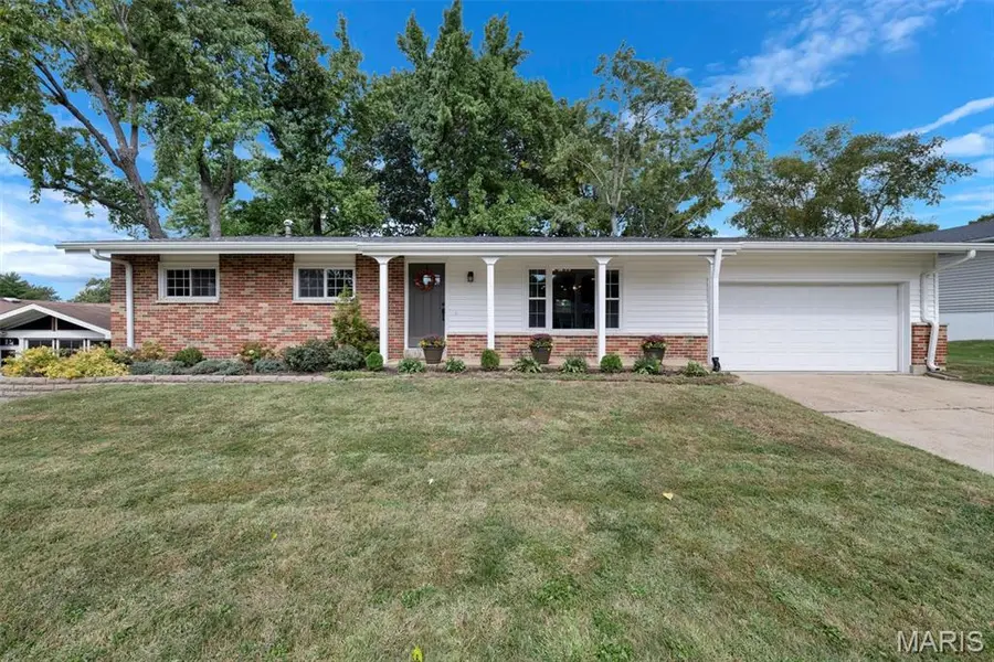 11145 Yellowstone DR, St Louis, MO 63146