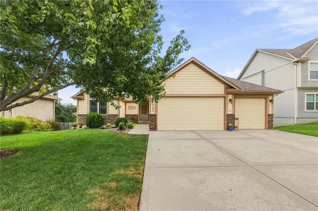 343 SE WOOD LN, Lee's Summit, MO 64063