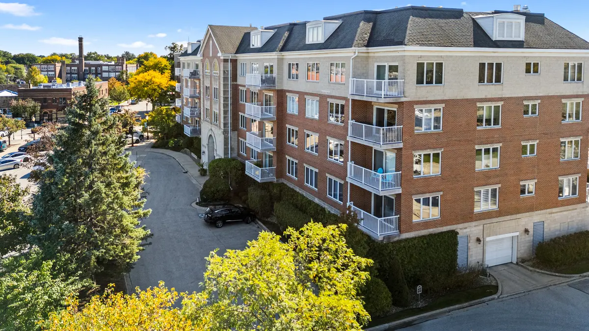 14 S Ashland AVE #204, La Grange, IL 60525
