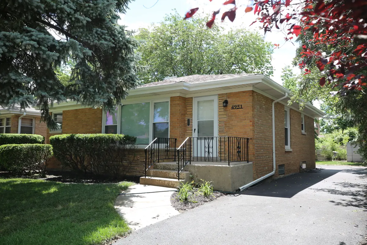 4951 Howard ST, Skokie, IL 60077