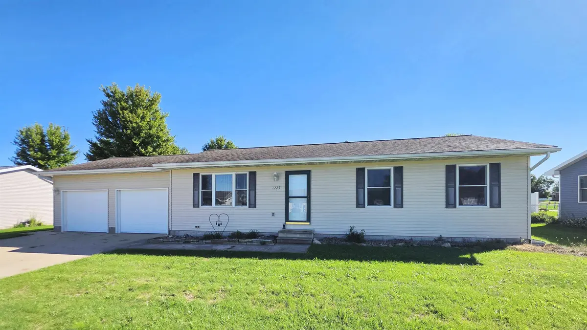 1225 1st ST, Jesup, IA 50648