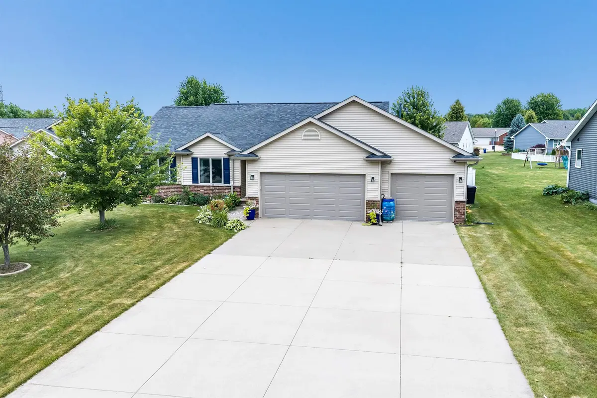 N1734 HOT SPRINGS CT, Greenville, WI 54942