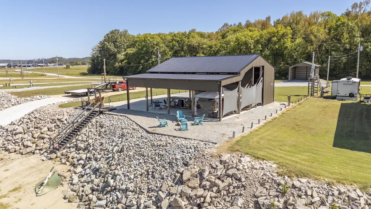 980 S RIVERFRONT DR #17A,17B, Clifton, TN 38425