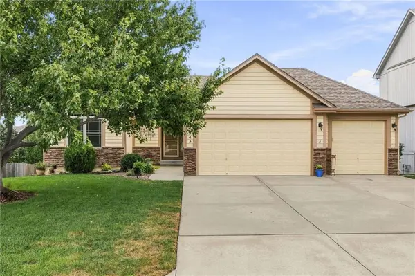 343 SE WOOD LN, Lee's Summit, MO 64063