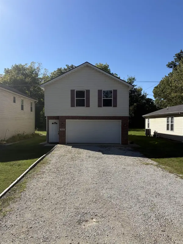 2413 N Buckles ST, Muncie, IN 47303