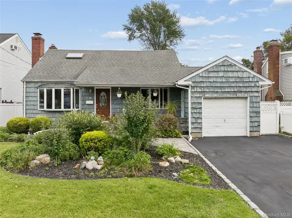 143 Deer Lake DR, North Babylon, NY 11703
